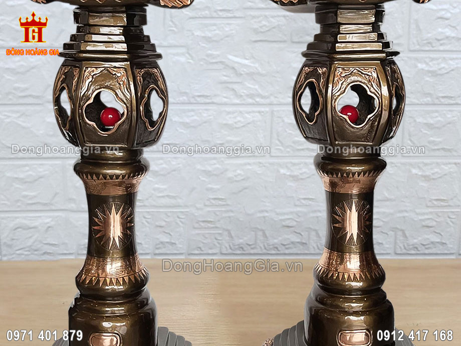 Đèn thờ mang ý nghĩa biểu tượng cho sự gắn kết âm dương